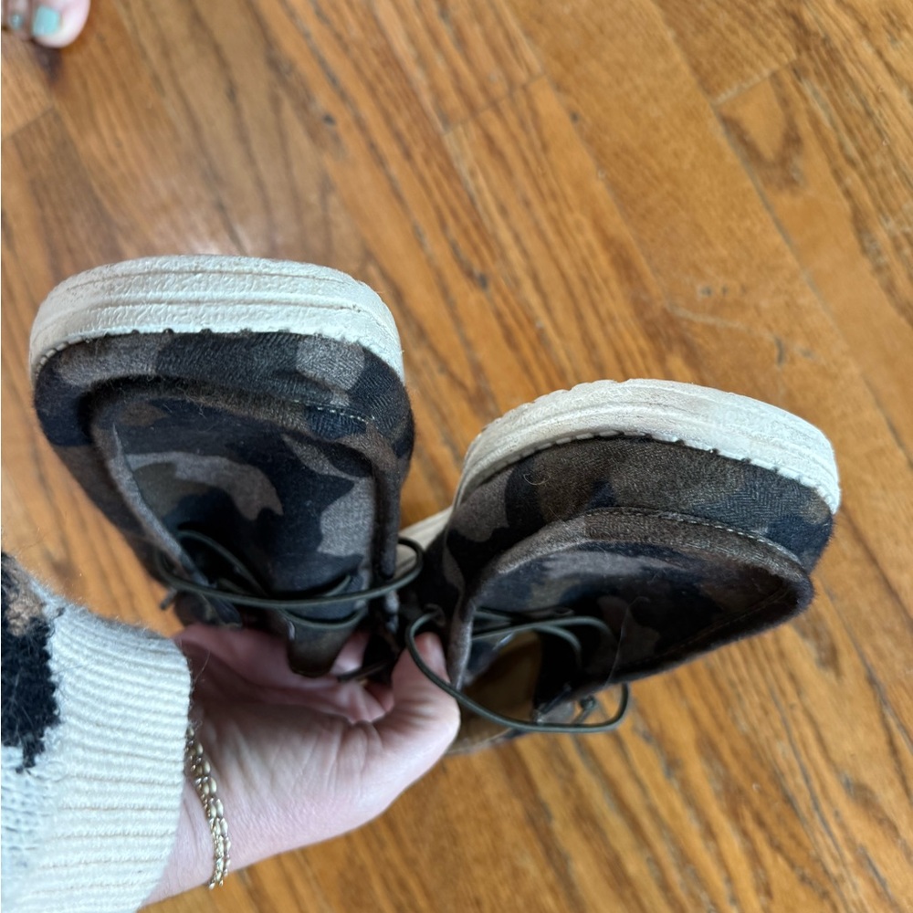 Hey Dude Kids' Camouflage Slip-On Shoes - Brown/Green Youth Size: 6 - Picture 3 of 5
